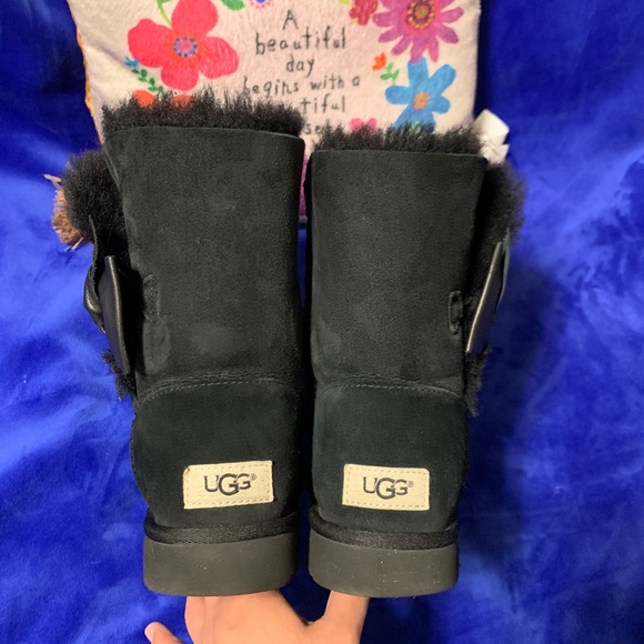 UGG Daelynn Leather 🎀 Black Short Boots - Picture 6 of 16